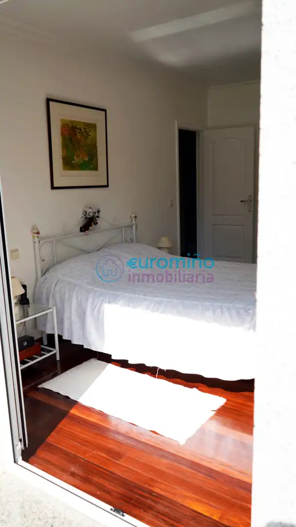 Schlafzimmer von Haus oder Chalet zum Verkauf in Salvaterra de Miño mit Parkett, Terrasse und Abstellraum