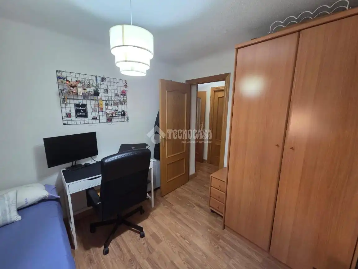 Bedroom of Flat for sale in Madrid