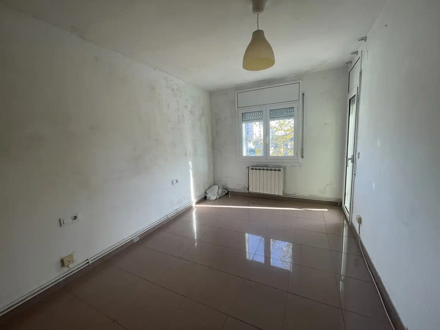 Habitación de Casa adosada en venta en Salt con Calefacción, Terraza y Trastero