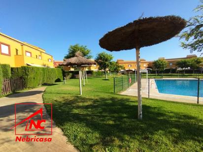 Jardí de Dúplex en venda en Rota amb Aire condicionat, Terrassa i Piscina