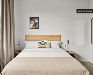 Bedroom of Study to share in  Madrid Capital  with Air Conditioner and Terrace