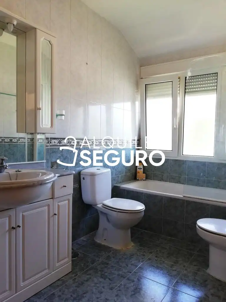 Baño de Casa o chalet de alquiler en Colmenar Viejo con Calefacción, Terraza y Amueblado