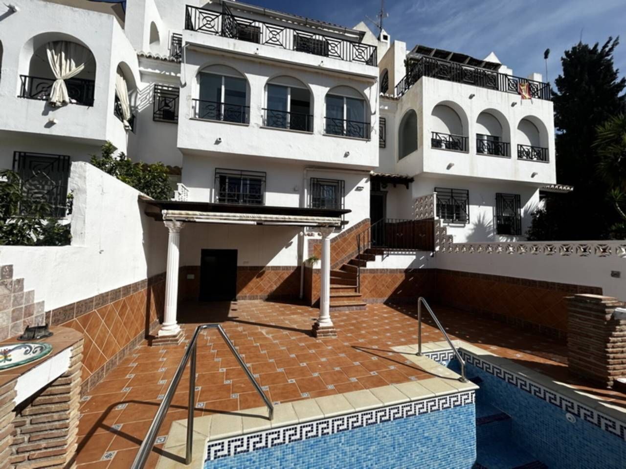 Swimming pool of Single-family semi-detached for sale in Almuñécar  with Air Conditioner, Terrace and Swimming Pool
