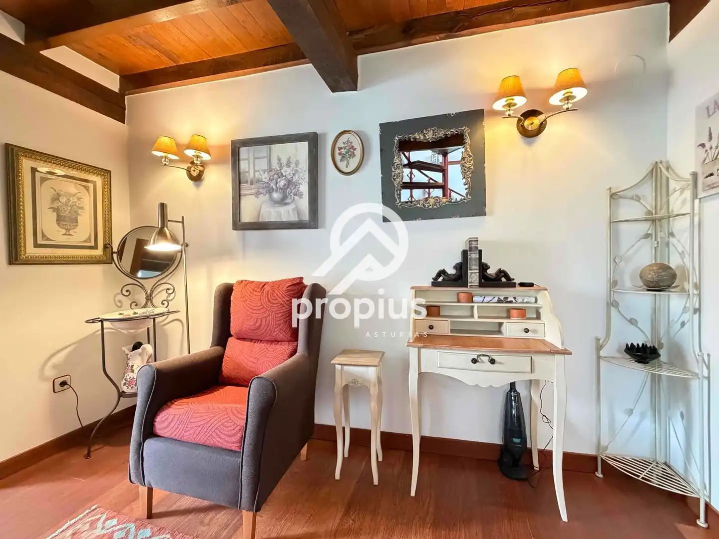 Sala de estar de Casa adosada en venta en Llanes con Calefacción, Trastero y Amueblado