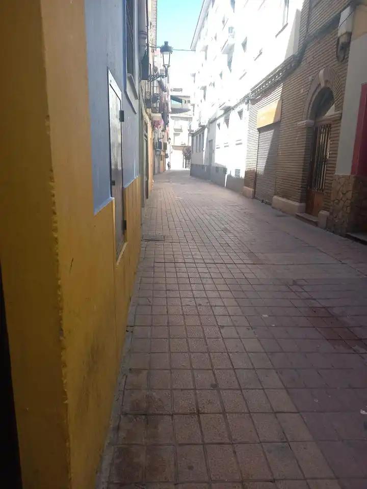 Außenansicht von Erdgeschoss zum Verkauf in Zaragoza mit Heizung und Abstellraum