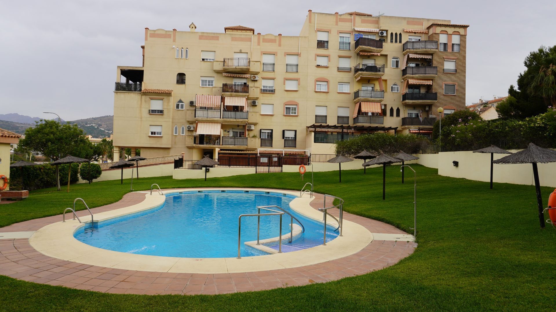 Piscina de Pis de lloguer en Motril amb Terrassa, Moblat i Piscina comunitària