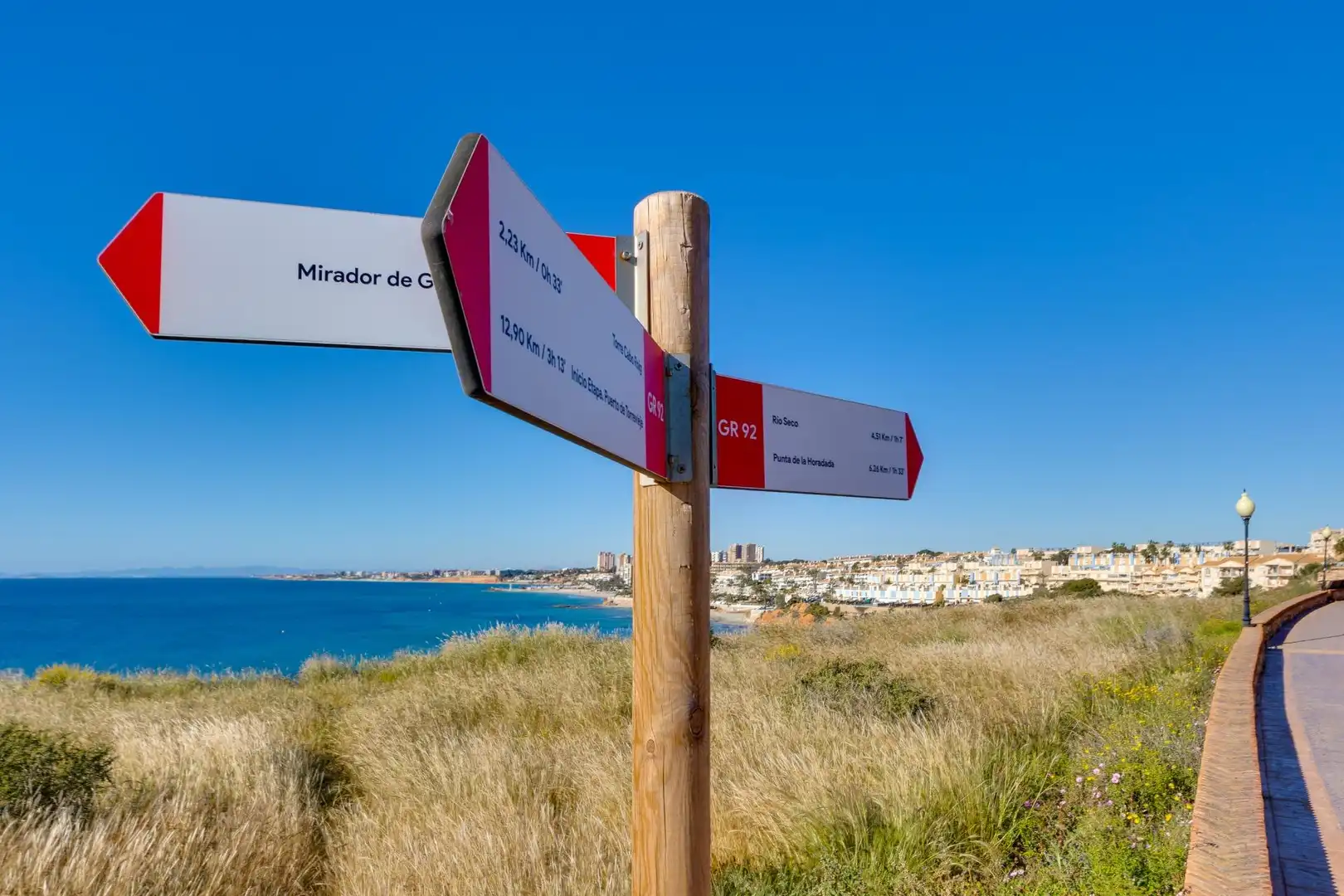 Vista exterior de Piso en venta en Orihuela con Aire acondicionado, Amueblado y Piscina comunitaria