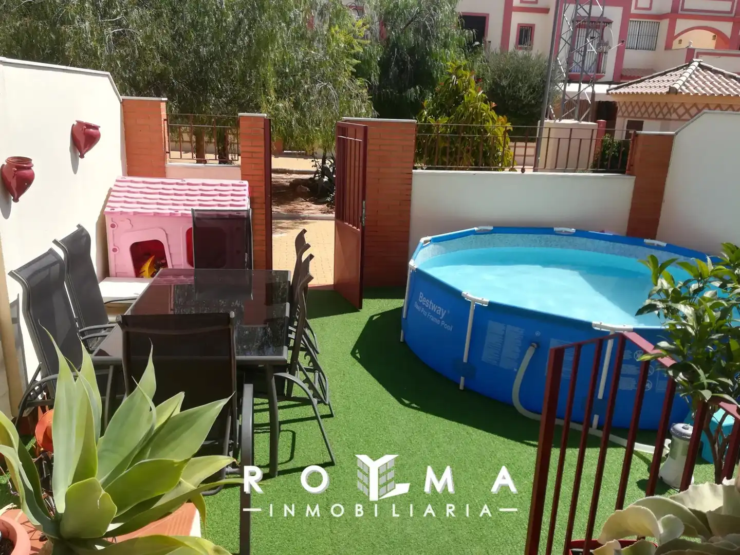 Piscina de Casa adosada de lloguer en Dos Hermanas amb Aire condicionat, Calefacció i Parquet
