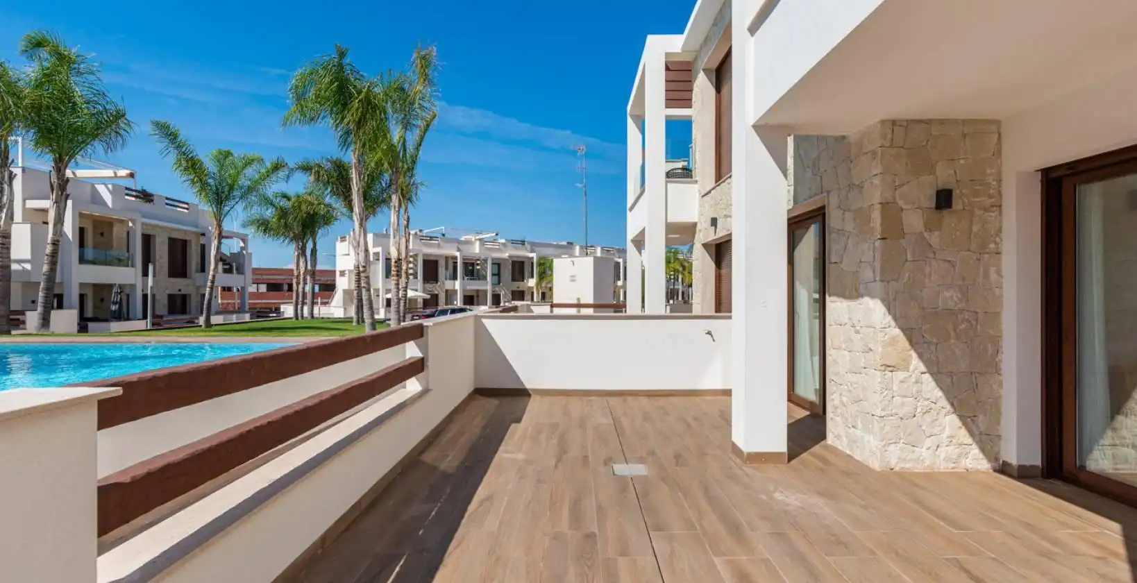 Bungalow con piscina en venta en Los Balcones - Los Altos, imagen 3