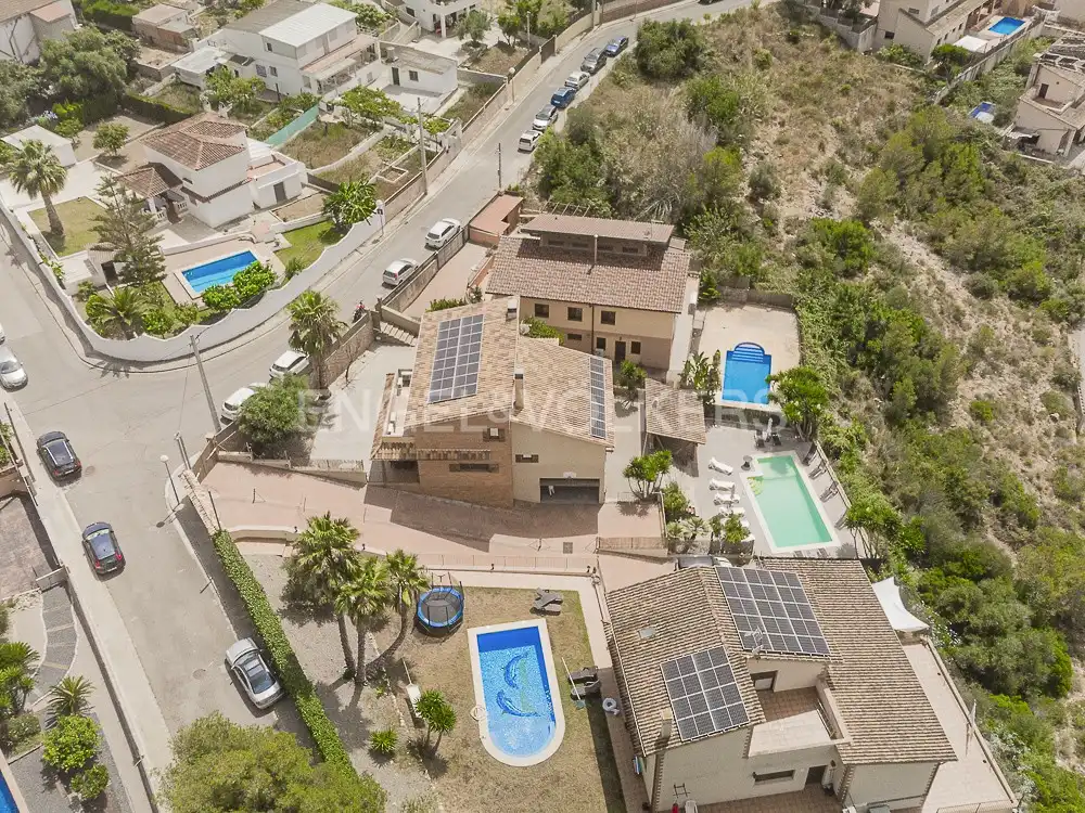 Vista exterior de Casa o xalet en venda en Cubelles amb Aire condicionat, Calefacció i Jardí privat