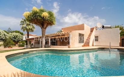 Vista exterior de Casa o xalet en venda en Dénia amb Aire condicionat, Calefacció i Jardí privat