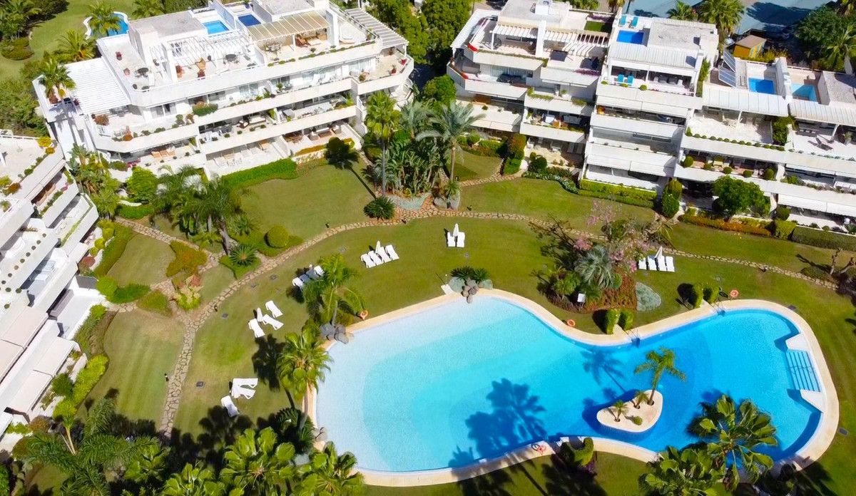 Exterior view of Attic for sale in Marbella  with Air Conditioner, Terrace and Furnished