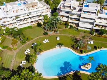 Àtic amb piscina en venda a Nueva Andalucía