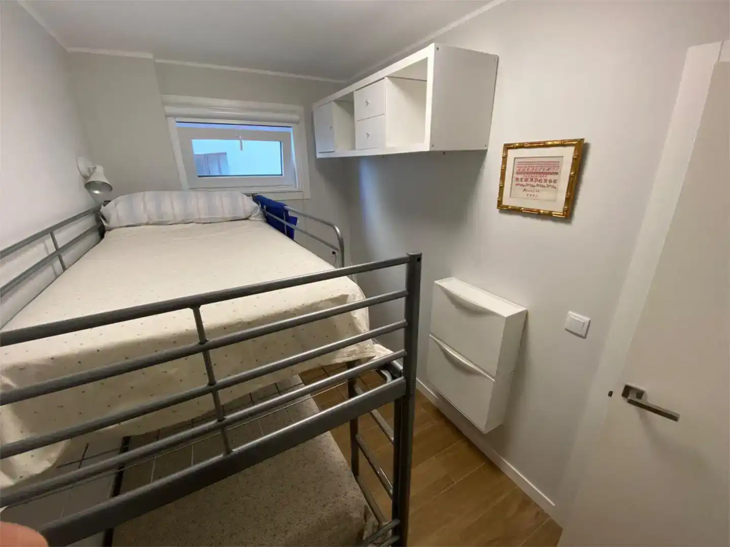 Schlafzimmer von Wohnung zur Miete in Vigo  mit Privatgarten, Parkett und Möbliert