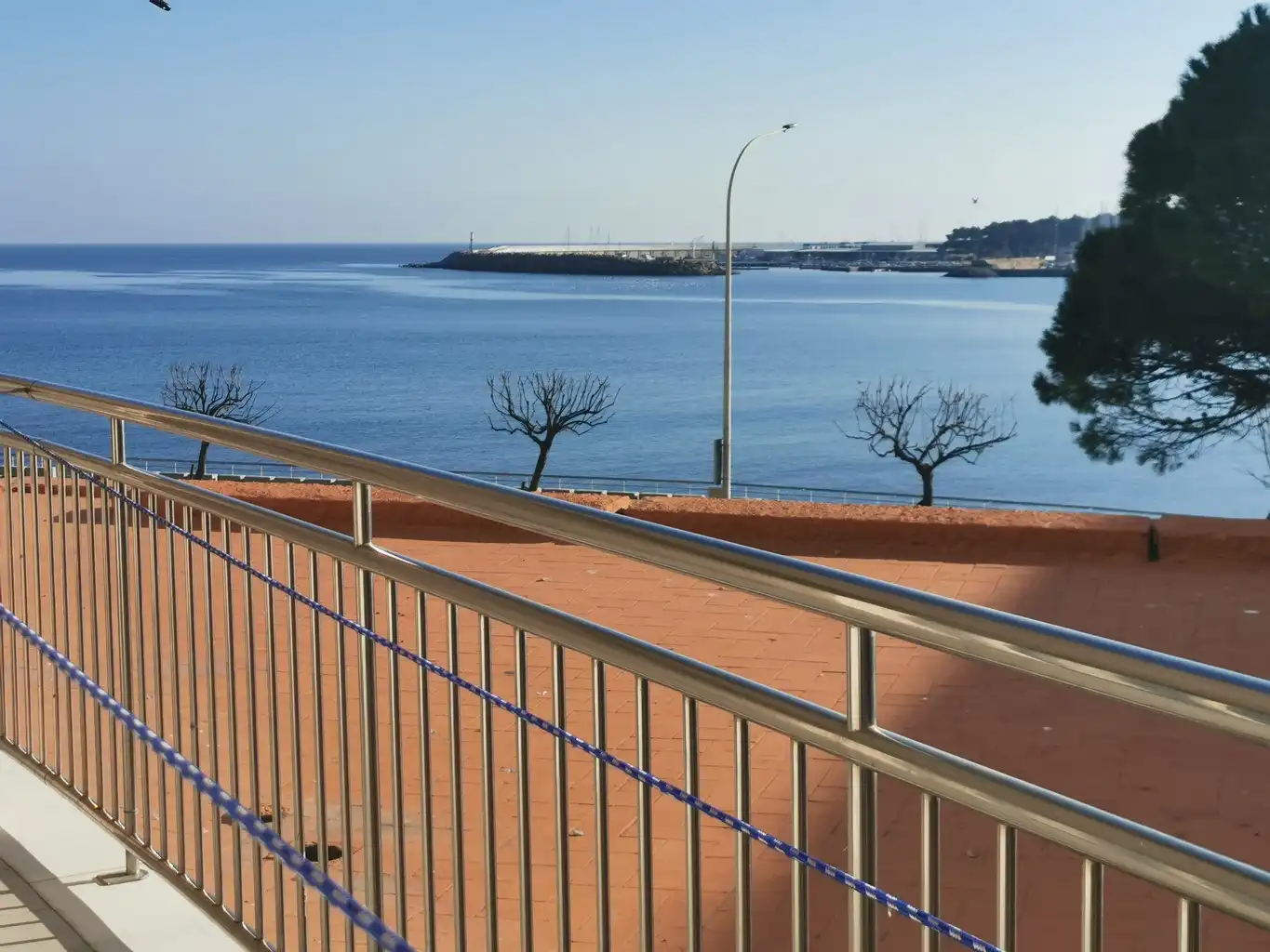 Vista exterior de Piso en venta en L'Escala con Terraza, Trastero y Amueblado