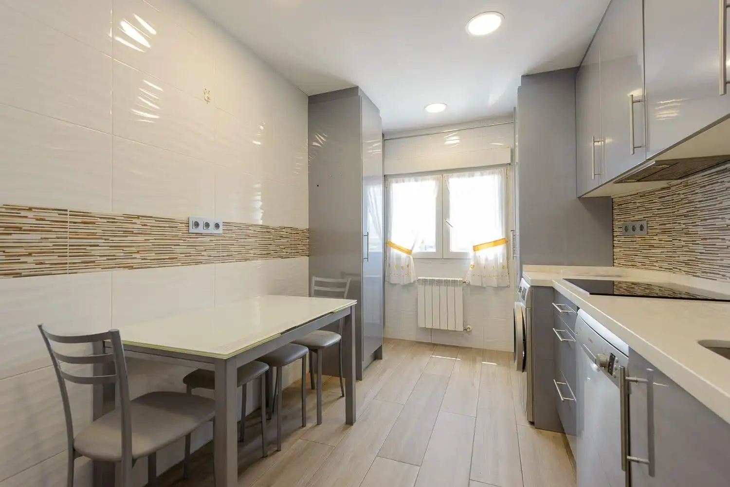 Cocina de Piso en venta en Siero con Calefacción, Trastero y Amueblado