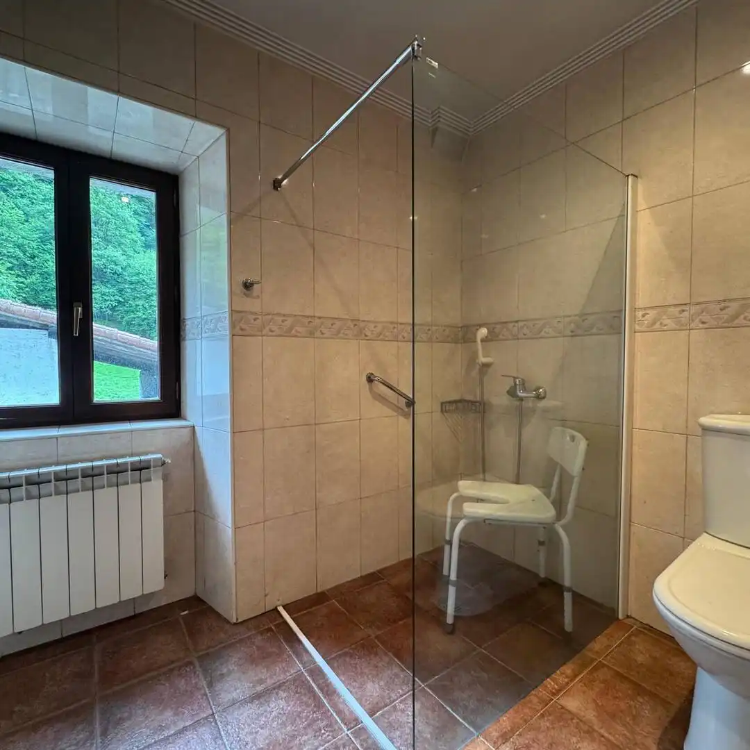 Baño de Finca rústica en venta en Berrobi con Calefacción, Jardín privado y Trastero