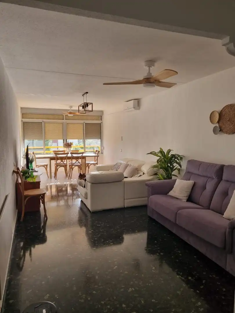 Sala d'estar de Pis per a compartir en La Pobla de Farnals amb Aire condicionat, Jardí privat i Terrassa
