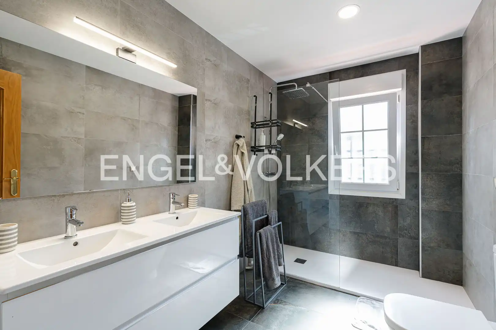 Bathroom of Houses for sale in Villaviciosa de Odón  with Air Conditioner, Heating and Private garden
