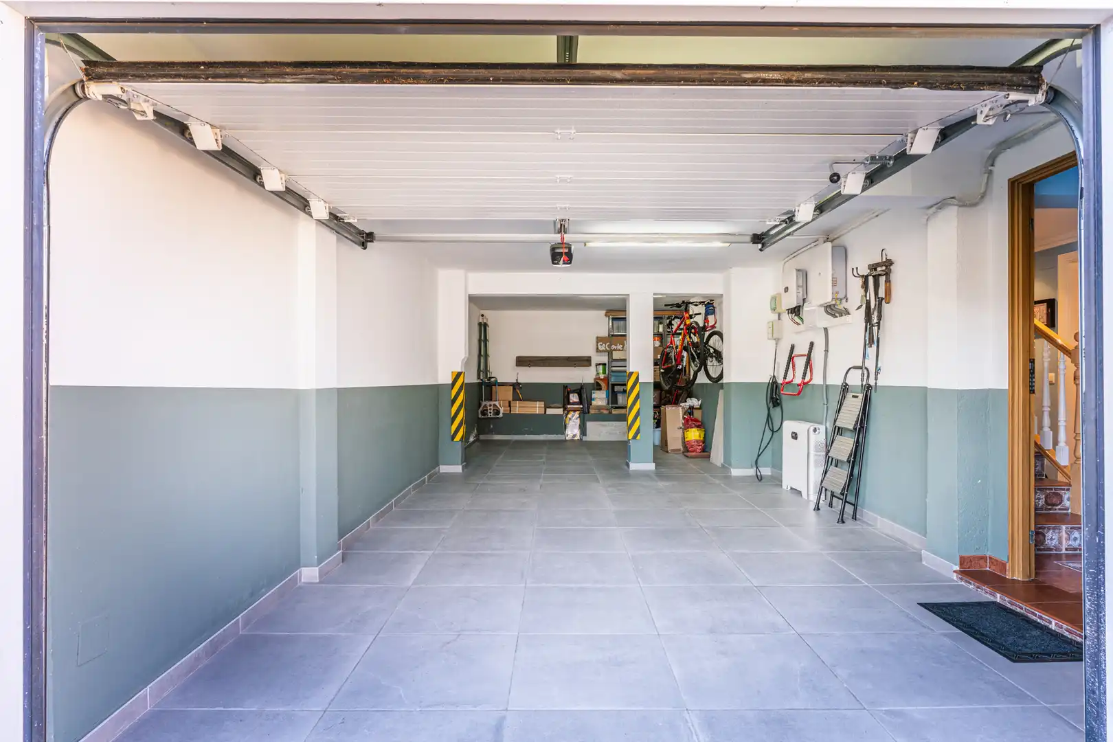 Einfamilien-Reihenhaus zum Verkauf in Las Rozas de Madrid mit Klimaanlage, Heizung und Privatgarten