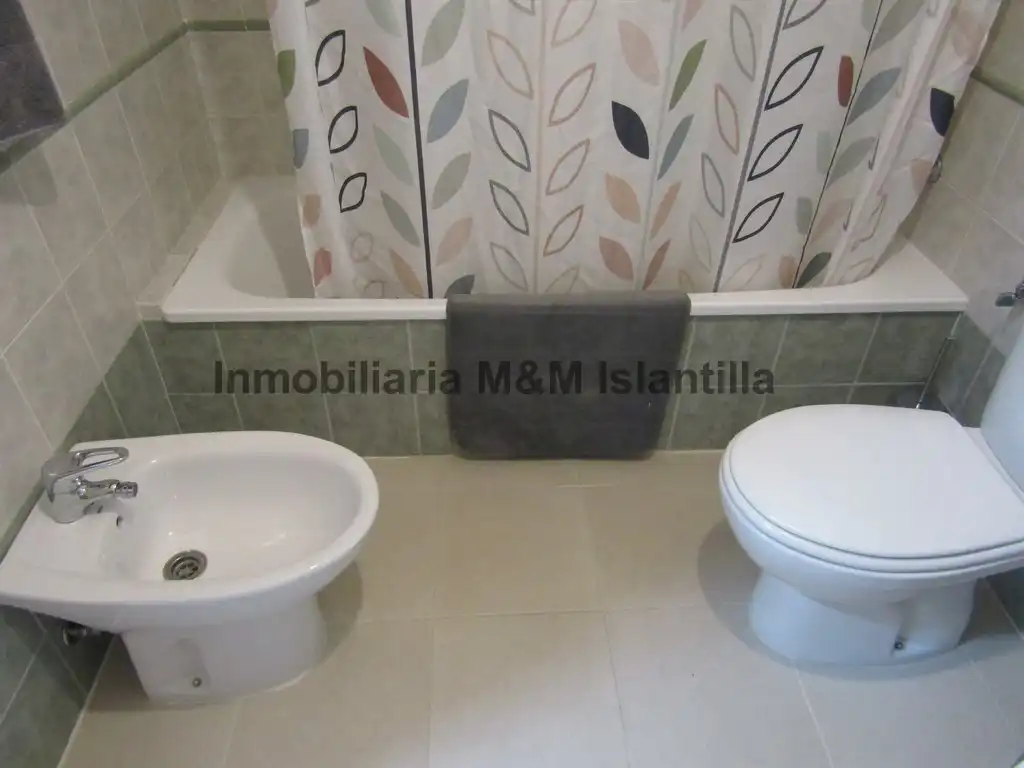 Baño de Piso en venta en Isla Cristina con Terraza, Horno y Lavadora