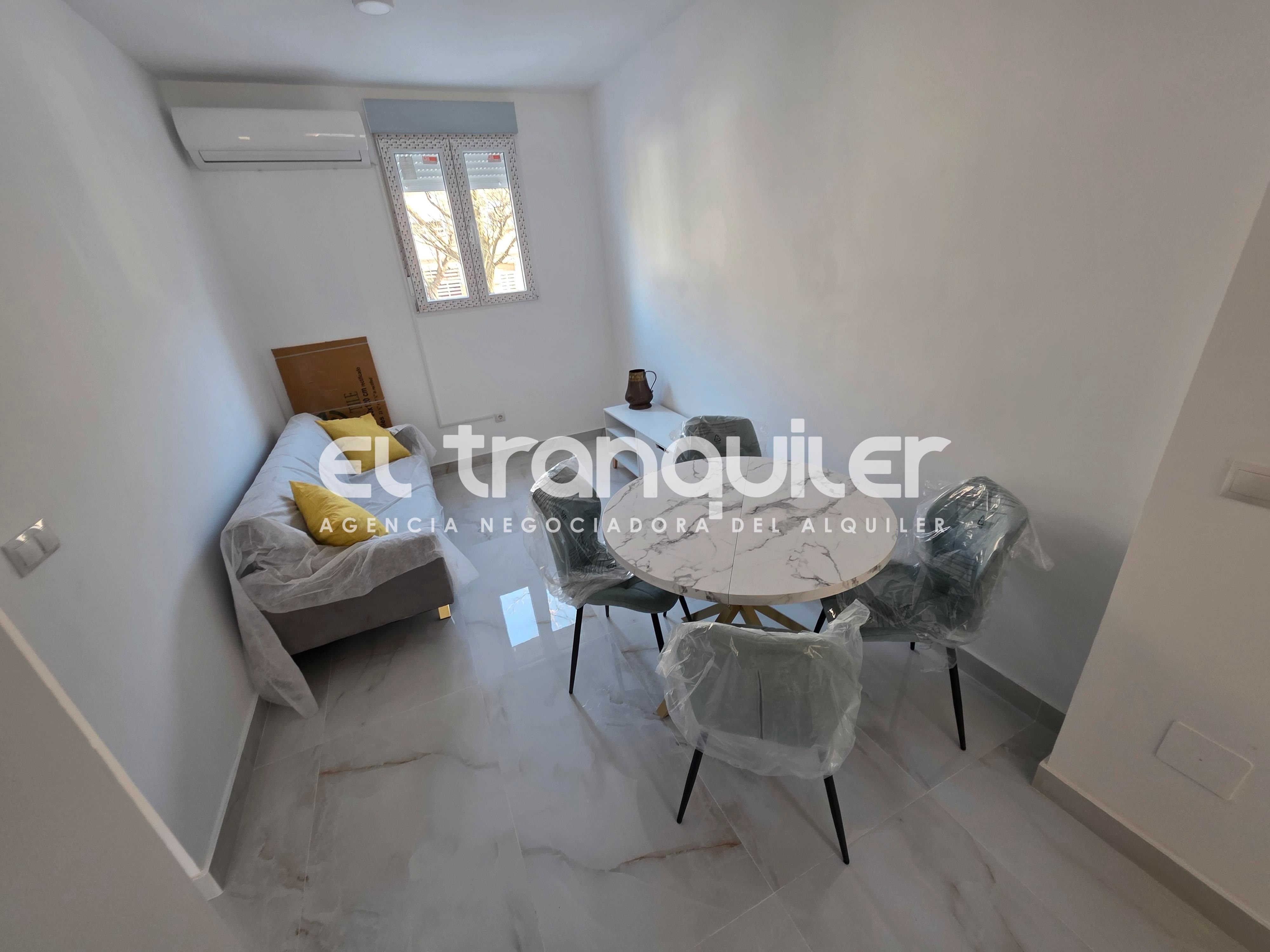 Dormitori de Pis de lloguer en  Madrid Capital amb Aire condicionat i Rentadora