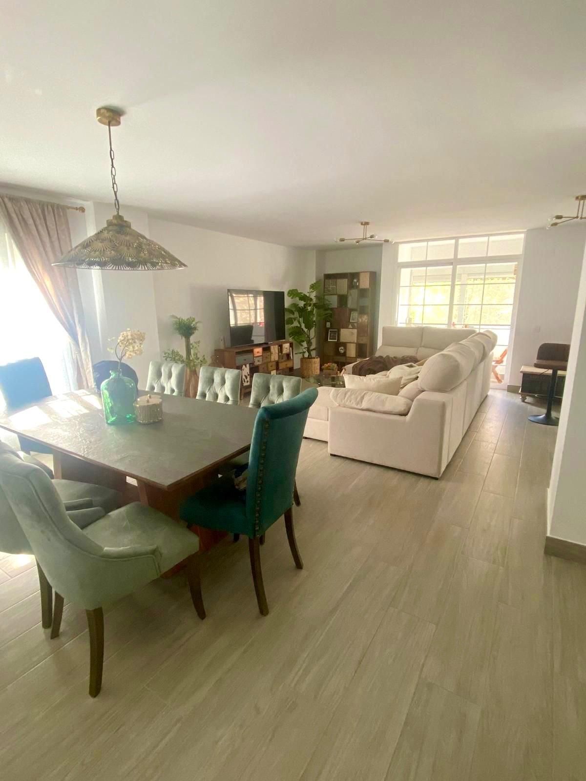 Menjador de Pis en venda en  Sevilla Capital amb Aire condicionat i Terrassa