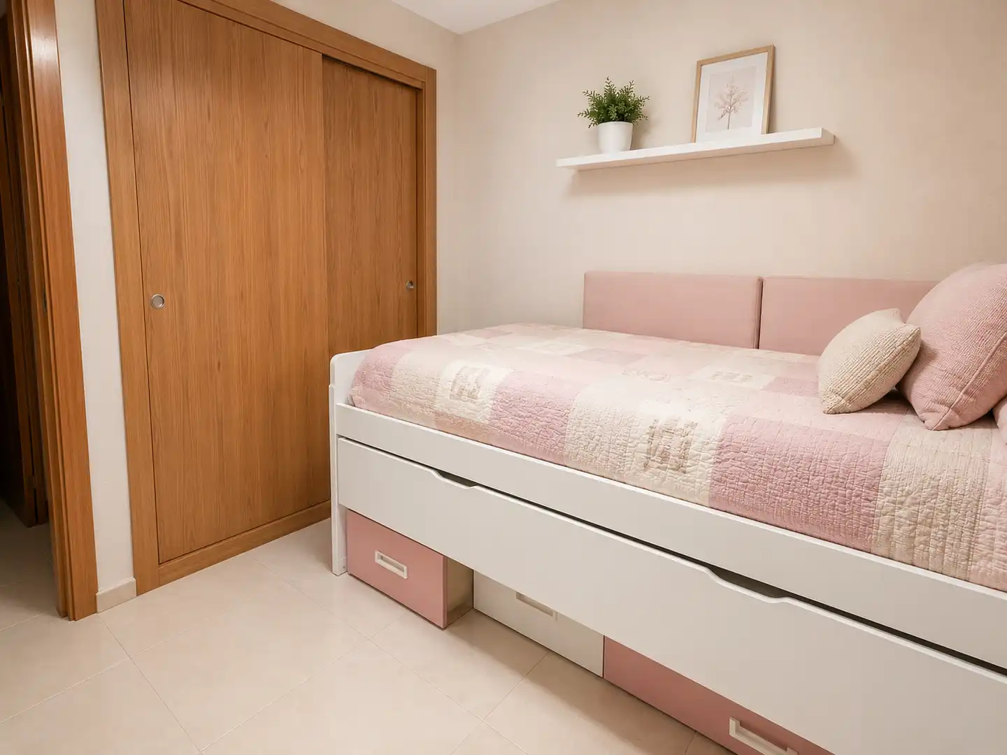 Bedroom of Flat for sale in Córdoba  with Air Conditioner, Heating and Oven