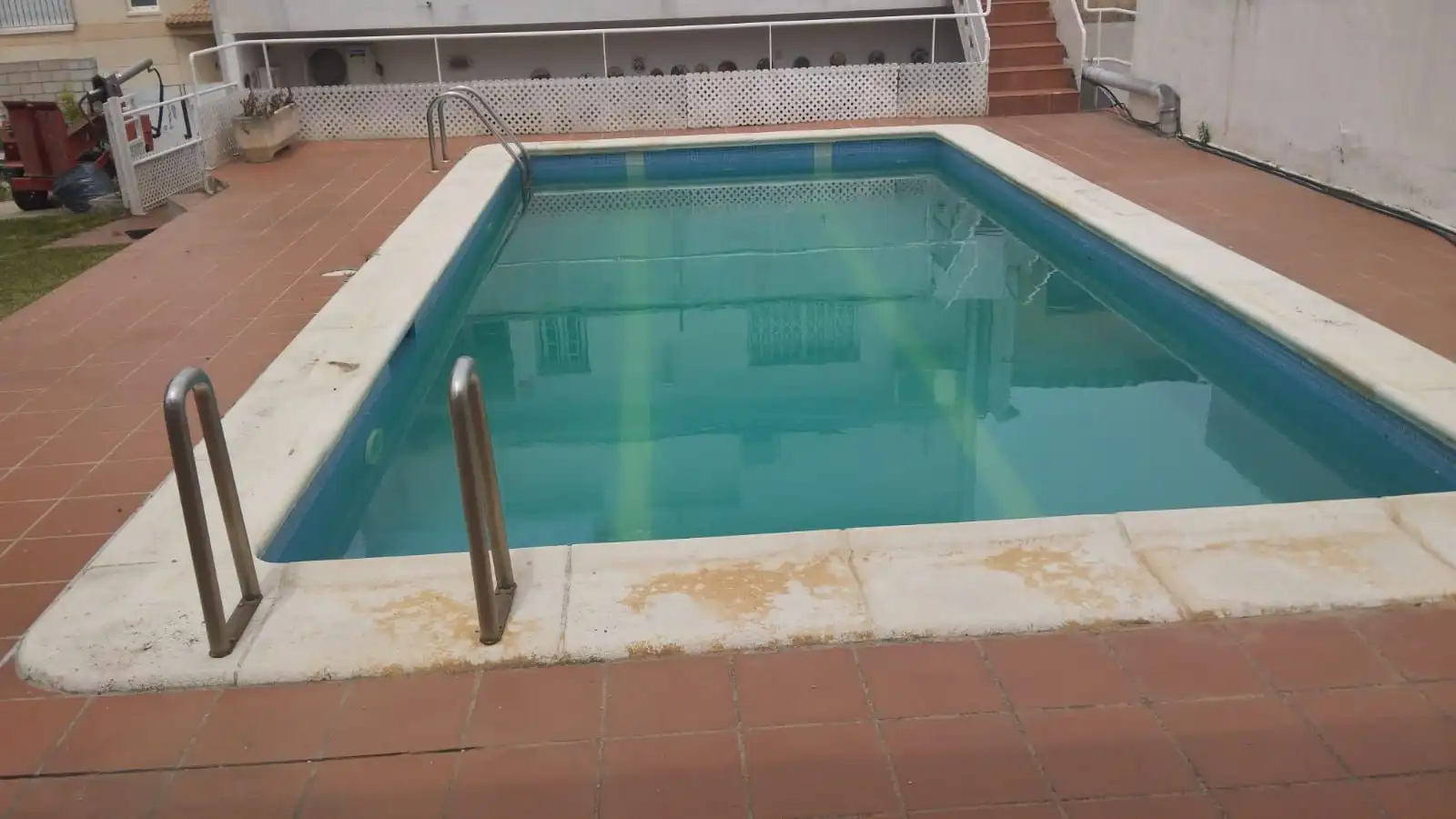 Schwimmbecken von Haus oder Chalet zum Verkauf in Vilanova i la Geltrú mit Heizung, Privatgarten und Terrasse