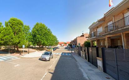 Vista exterior de Casa o xalet en venda en Seseña amb Aire condicionat, Calefacció i Jardí privat