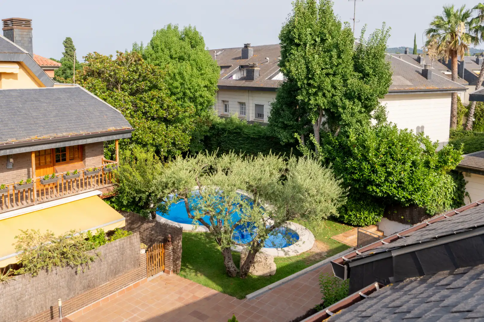 Piscina de Casa adosada en venda en Sant Cugat del Vallès amb Calefacció, Jardí privat i Parquet