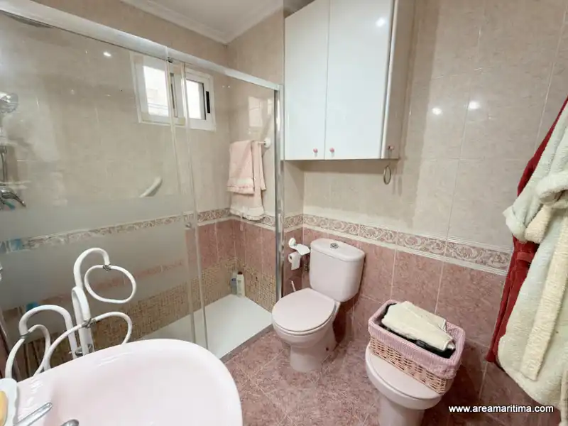 Baño de Piso en venta en Valencia con Aire acondicionado, Calefacción y Horno