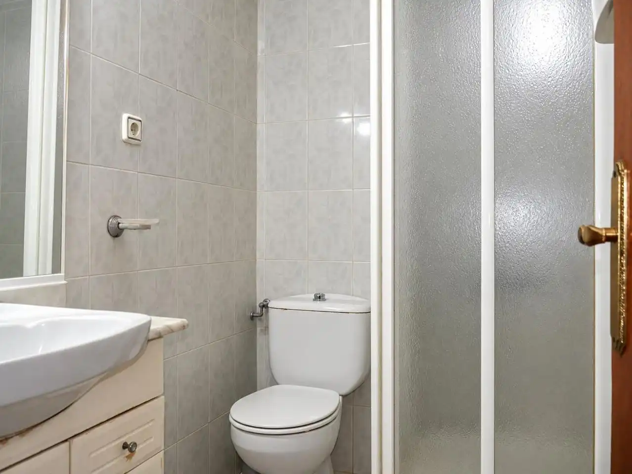 Bany de Pis en venda en Sevilla amb Aire condicionat, Moblat i Balcó