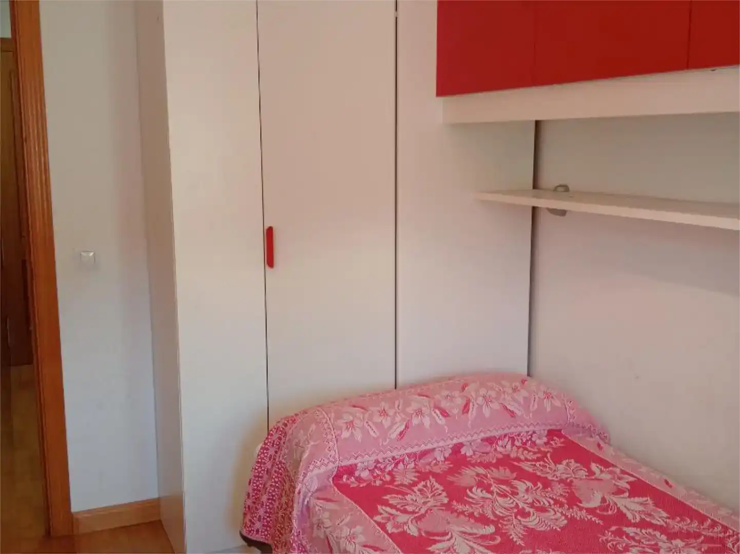 Habitación de Piso en venta en Pradoluengo con Parquet y Balcón