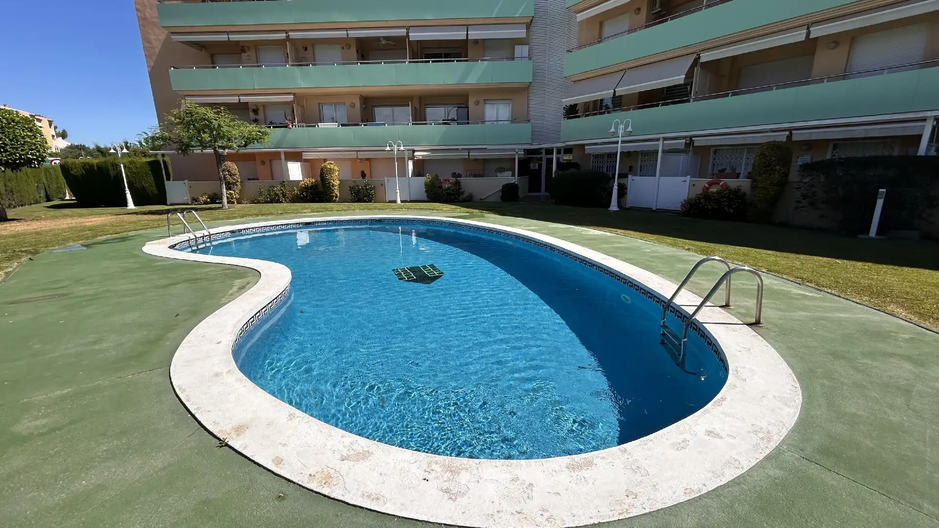 Piscina de Àtic en venda en La Pobla de Montornès   amb Aire condicionat, Calefacció i Jardí privat