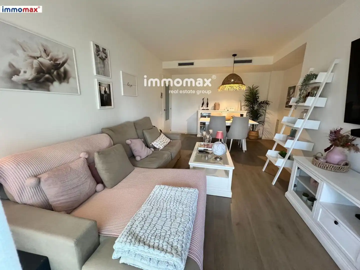 Vista exterior de Piso en venta en Sant Boi de Llobregat con Aire acondicionado, Terraza y Trastero