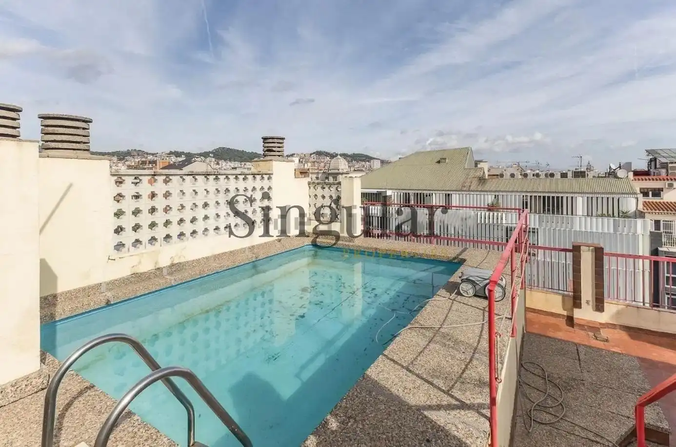 Piscina de Ático en venta en Barcelona con Calefacción, Terraza y Piscina