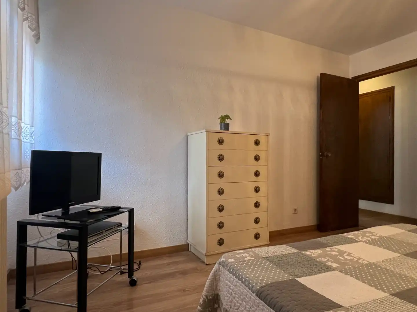 Dormitori de Pis en venda en Jaca amb Calefacció, Terrassa i Moblat