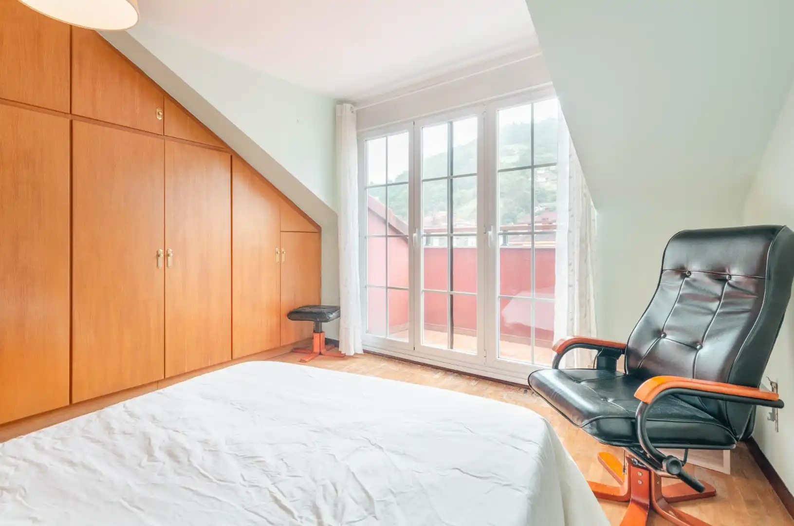 Habitación de Piso en venta en Mieres (Asturias) con Calefacción, Amueblado y Balcón
