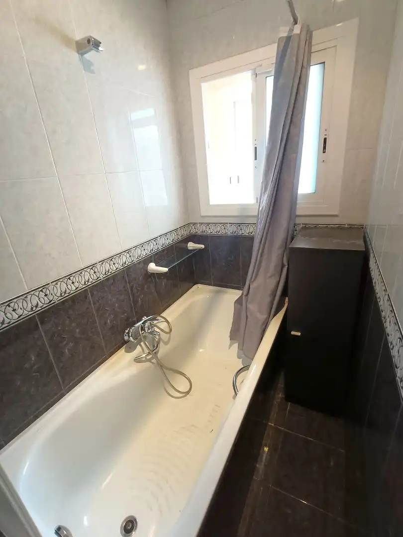 Badezimmer von Wohnung zum Verkauf in Mataró mit Terrasse