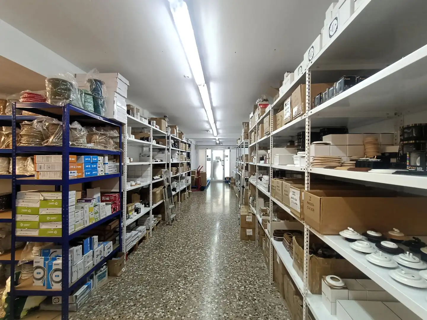 Local comercial en venta en Barcelona - Calle Castillejos, imagen 2