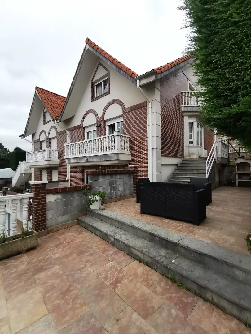 Terrassa de Casa o xalet en venda en Castro-Urdiales amb Calefacció, Jardí privat i Terrassa