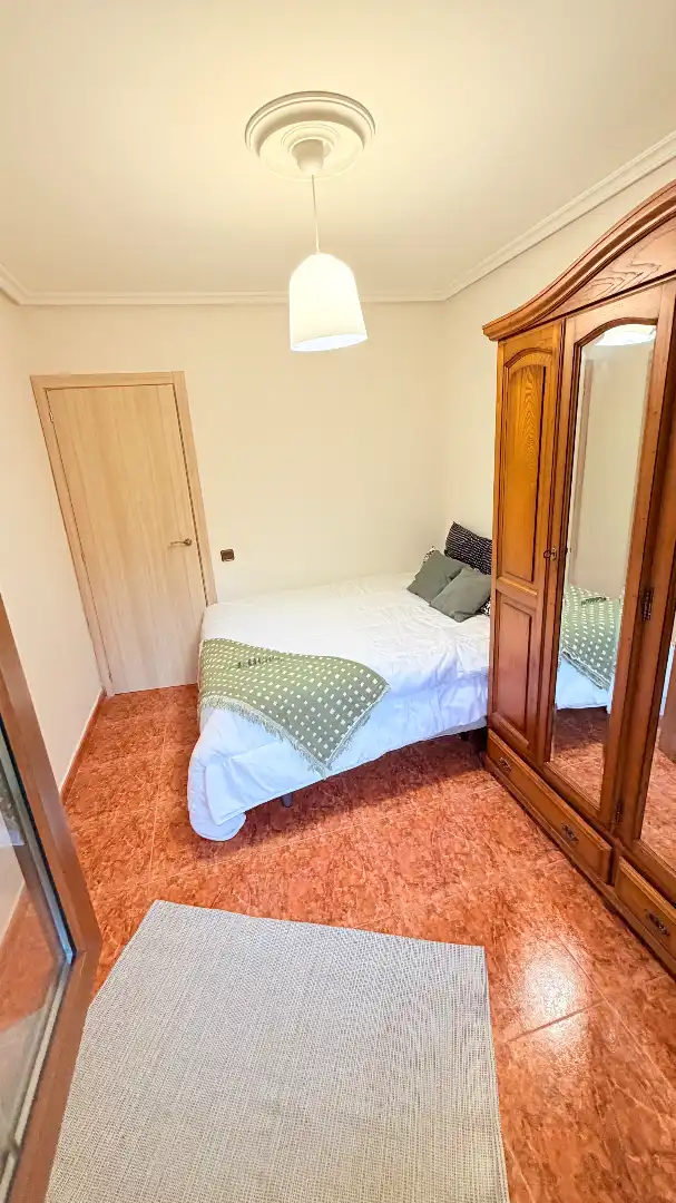 Schlafzimmer von Haus oder Chalet zur Miete in Gijón  mit Heizung, Privatgarten und Möbliert