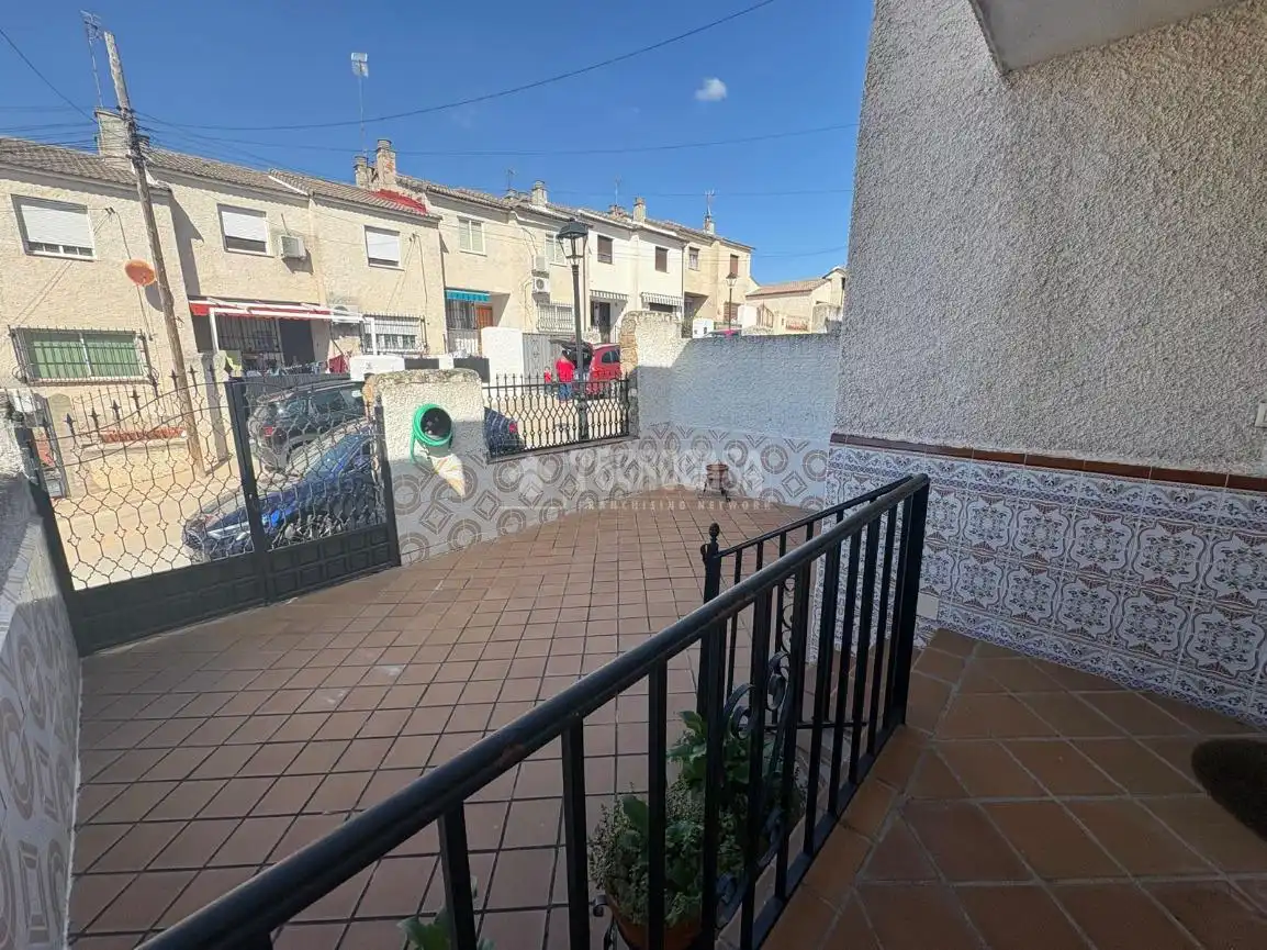 Vista exterior de Casa adosada en venta en Calera y Chozas con Aire acondicionado, Calefacción y Terraza