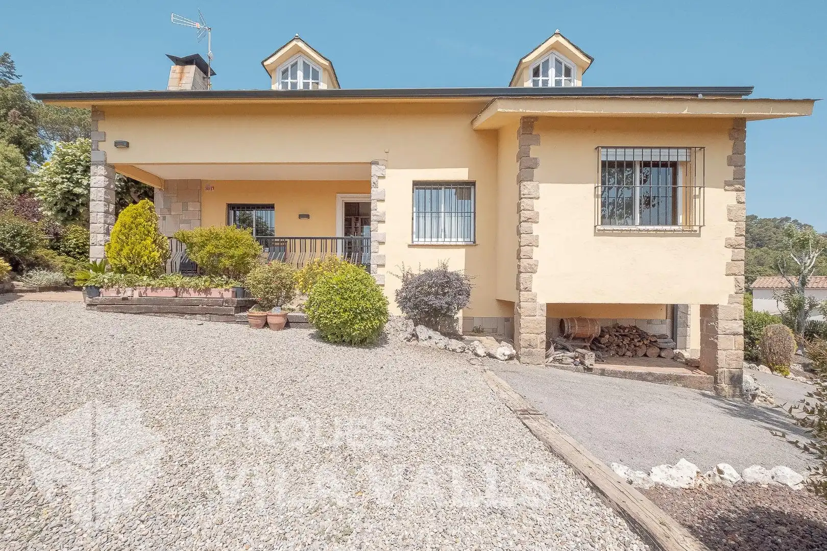 Vista exterior de Casa o xalet en venda en Sant Quirze Safaja amb Aire condicionat