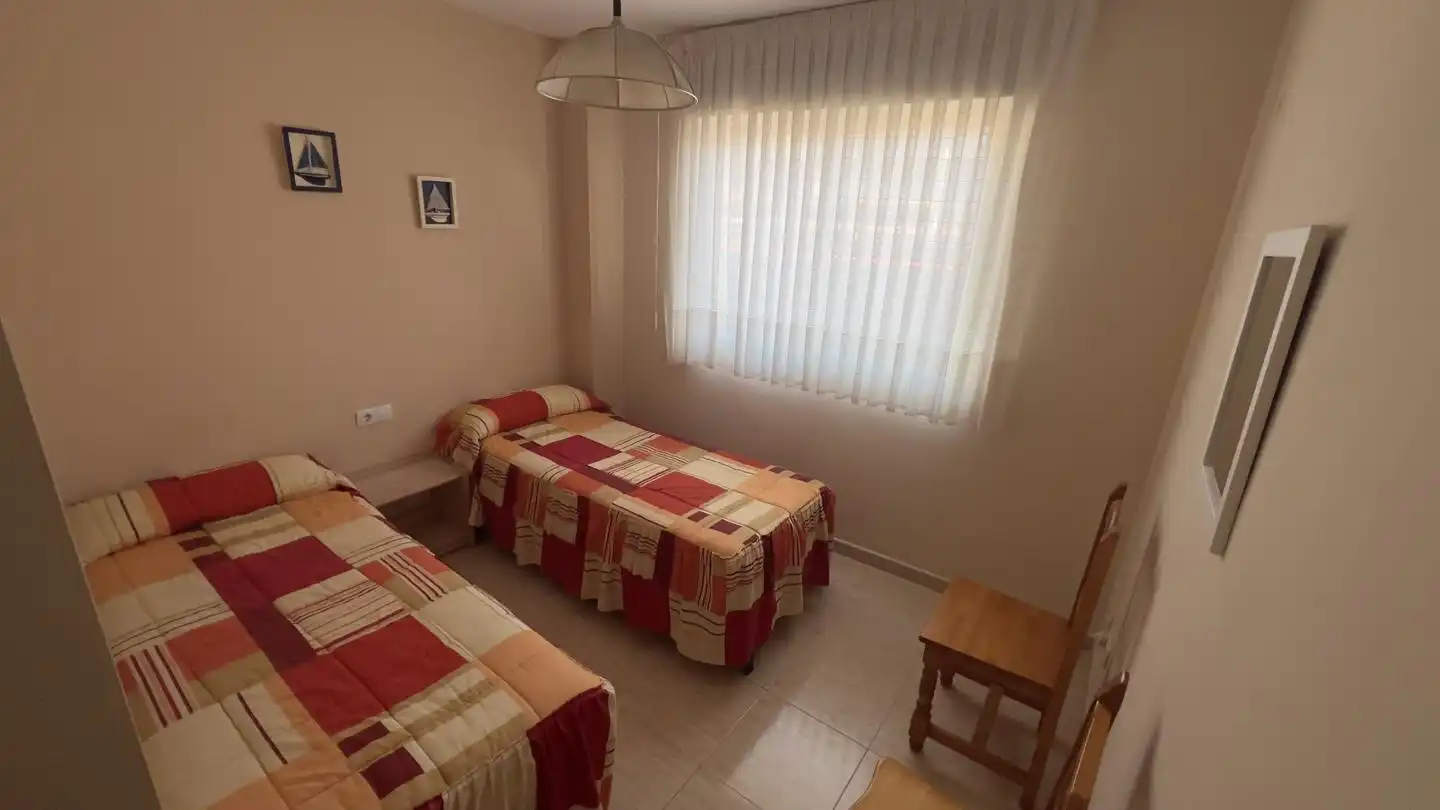 Schlafzimmer von Erdgeschoss zum Verkauf in Torreblanca mit Klimaanlage, Privatgarten und Terrasse