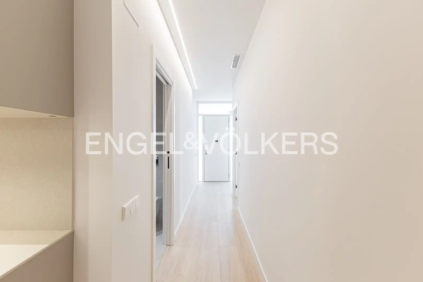 Flat for sale in Barcelona  with Air Conditioner, Heating and Private garden