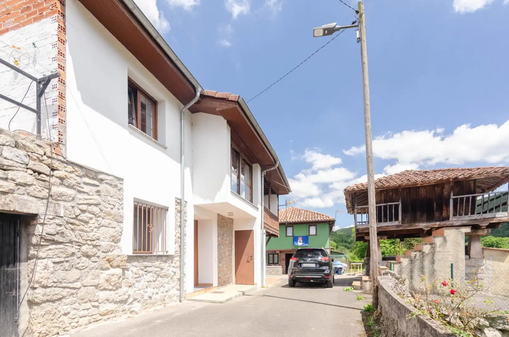 Vista exterior de Casa o xalet en venda en Ribera de Arriba amb Calefacció, Jardí privat i Terrassa