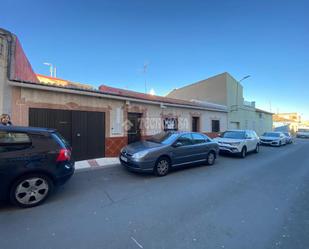 Vista exterior de Casa adosada en venda en Puertollano amb Terrassa