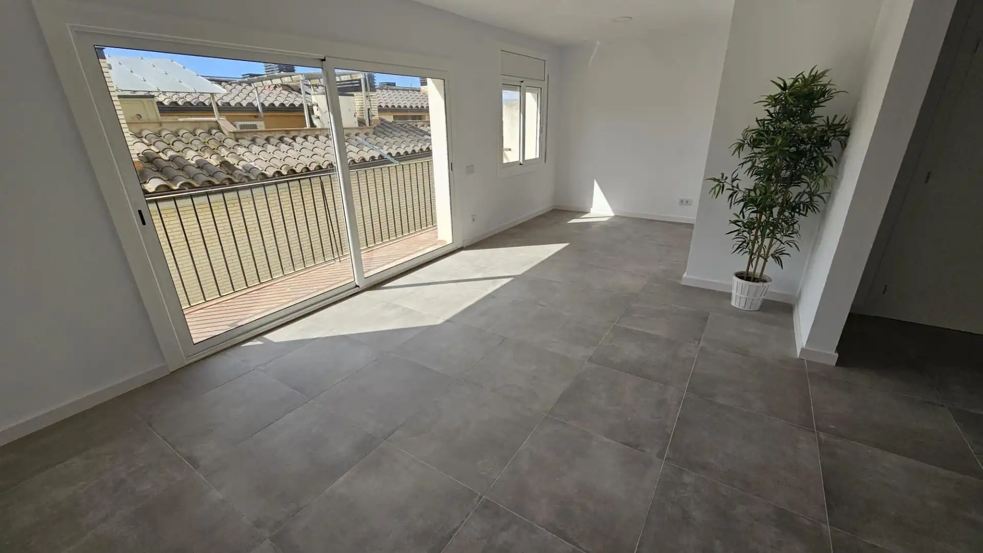 Living room of Attic for sale in Calella  with Parquet flooring, Terrace and Balcony